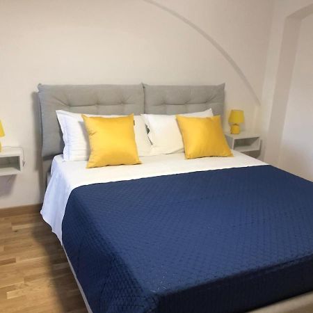 William Apt Sorrento Esterno foto