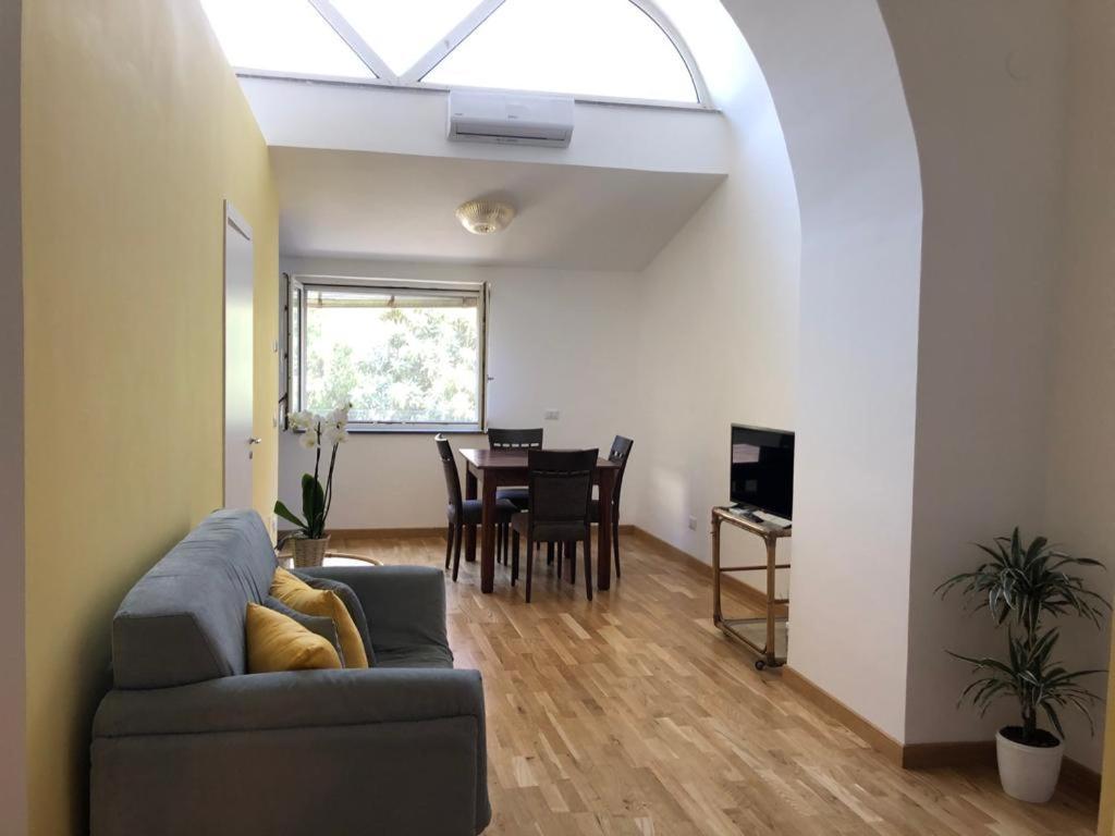 William Apt Sorrento Esterno foto