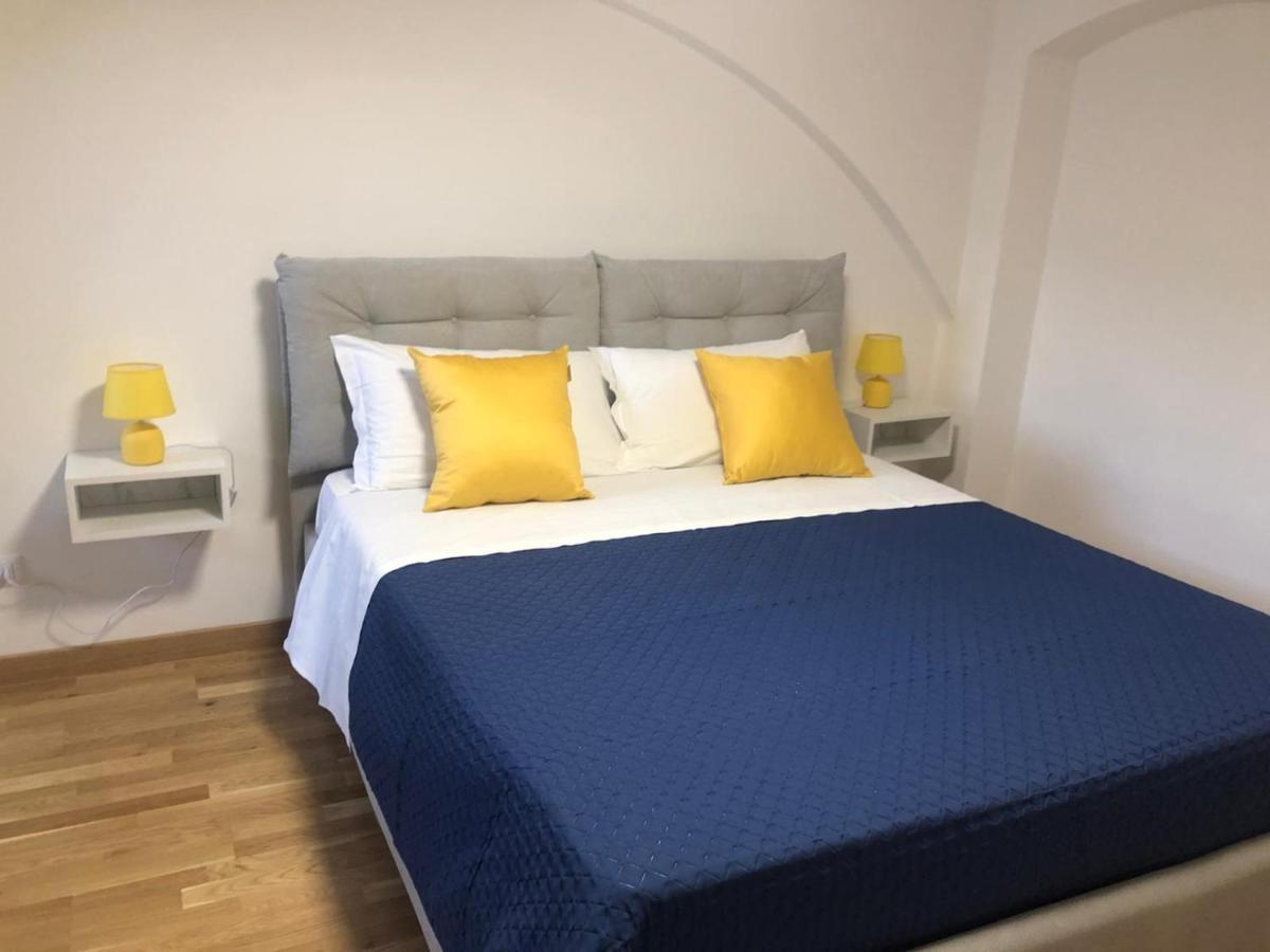 William Apt Sorrento Esterno foto